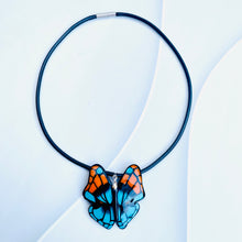 Cargar imagen en el visor de la galería, Colgante Mariposas 6
