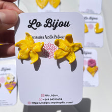Cargar imagen en el visor de la galería, Flor Amarilla 2
