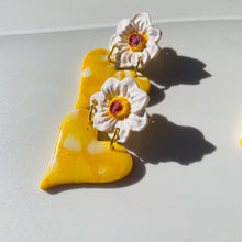 Cargar imagen en el visor de la galería, Corazón y flor 6
