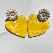 Cargar imagen en el visor de la galería, Corazón y flor 1
