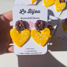Cargar imagen en el visor de la galería, Corazón y flor 2
