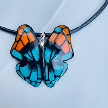 Cargar imagen en el visor de la galería, Colgante Mariposas 6
